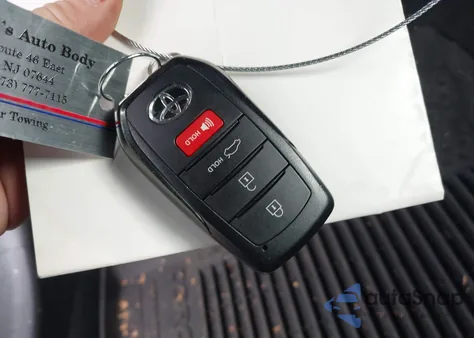 2025 Toyota Corolla Se из США, поврежденный, VIN 5YFS4MCE2SP249209